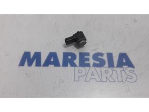 Used PDC Sensor Renault Clio IV (5R) 0.9 Energy TCE 90 12V Price € 20,00 Margin scheme offered by Maresia Parts