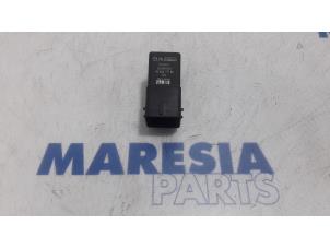 Used Glow plug relay Citroen C3 Picasso (SH) 1.6 HDi 90 Price € 25,00 Margin scheme offered by Maresia Parts