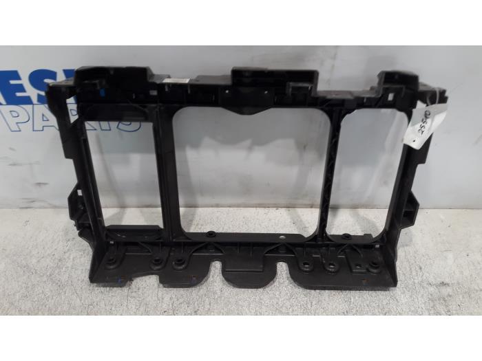 Front panel from a Peugeot 508 SW (8E/8U) 2.0 HDiF 16V Autom. 2011