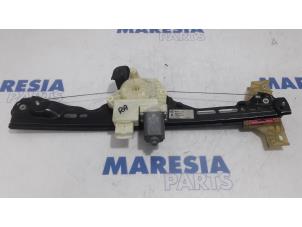 Używane Mechanizm szyby prawej tylnej wersja 4-drzwiowa Citroen C4 Picasso (3D/3E) 1.6 e-HDi 115 Cena € 69,99 Procedura marży oferowane przez Maresia Parts