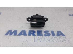 Used Parking brake switch Citroen C4 Picasso (3D/3E) 1.6 e-HDi 115 Price € 35,00 Margin scheme offered by Maresia Parts