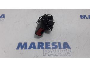 Usagé Insertion ceinture de sécurité arrière droite Alfa Romeo MiTo (955) 1.4 TB 16V Prix € 30,00 Règlement à la marge proposé par Maresia Parts