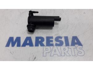 Używane Pompa spryskiwacza przód Peugeot 508 (8D) 1.6 THP 16V Cena € 20,00 Procedura marży oferowane przez Maresia Parts