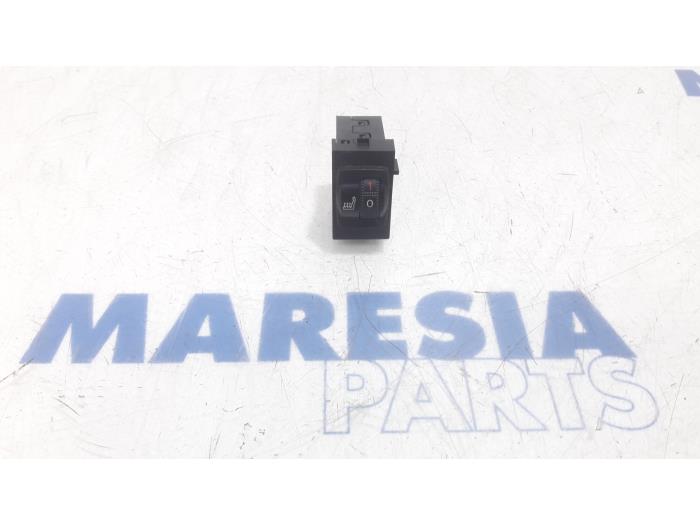 Usagé Commodo Peugeot 508 SW (8E/8U) 2.0 HDiF 16V Autom. Prix € 30,00 Règlement à la marge proposé par Maresia Parts