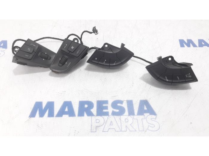 Usagé Commodo Peugeot 508 SW (8E/8U) 2.0 HDiF 16V Autom. Prix € 50,00 Règlement à la marge proposé par Maresia Parts