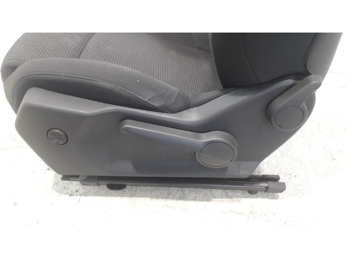 Seat, left from a Peugeot 508 (8D) 1.6 HDiF 16V 2014