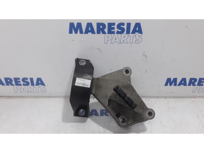 Usagé Support moteur Renault Clio IV Estate/Grandtour (7R) 0.9 Energy TCE 12V Prix € 30,00 Règlement à la marge proposé par Maresia Parts