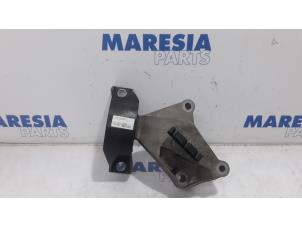 Used Engine mount Renault Clio IV Estate/Grandtour (7R) 0.9 Energy TCE 12V Price € 30,00 Margin scheme offered by Maresia Parts