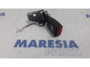 Używane Wtyk pasa bezpieczenstwa prawy tyl Peugeot 508 (8D) 1.6 HDiF 16V Cena € 25,00 Procedura marży oferowane przez Maresia Parts