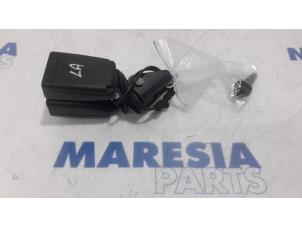 Używane Wtyk pasa bezpieczenstwa lewy tyl Peugeot 508 (8D) 1.6 HDiF 16V Cena € 50,00 Procedura marży oferowane przez Maresia Parts