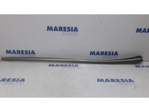 Used A-pillar cover, right Peugeot 3008 I (0U/HU) 1.6 VTI 16V Price € 25,00 Margin scheme offered by Maresia Parts