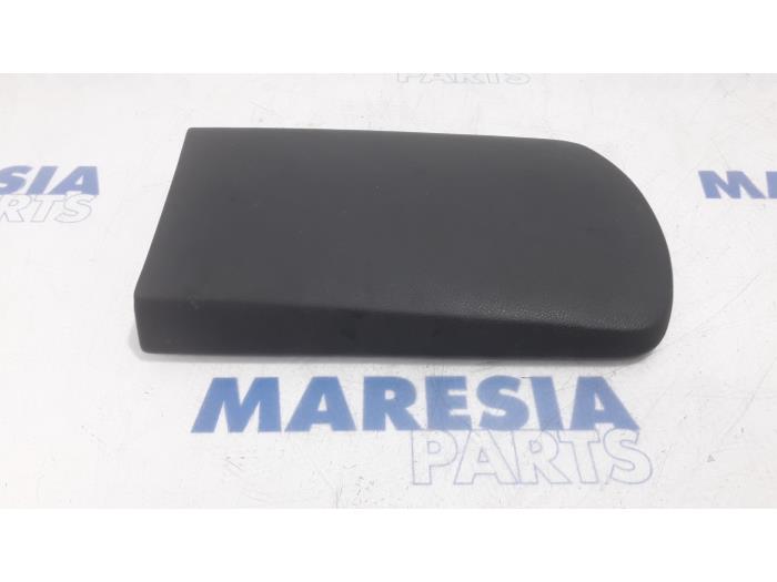 Begagnade Armstöd Peugeot 3008 I (0U/HU) 1.6 VTI 16V Pris € 60,00 Marginaltabell erbjuds av Maresia Parts