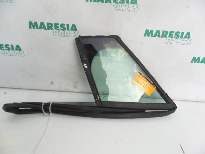 Usados Ventanilla triangular izquierda delante Peugeot 308 SW (4E/H) 1.6 VTI 16V Precio € 45,00 Norma de margen ofrecido por Maresia Parts