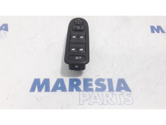 Usados Interruptor combinado de ventanillas Peugeot 508 (8D) 1.6 HDiF 16V Precio € 60,00 Norma de margen ofrecido por Maresia Parts