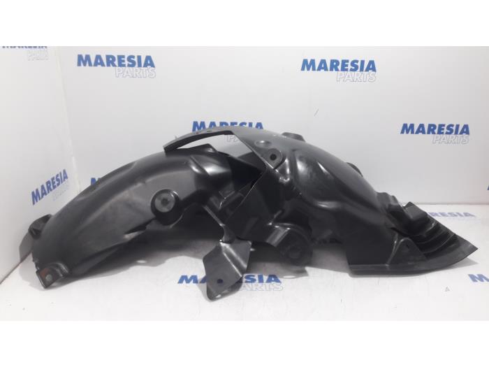 Używane Nadkole Renault Megane III Grandtour (KZ) 2.0 16V TCe 180 Cena € 50,00 Procedura marży oferowane przez Maresia Parts