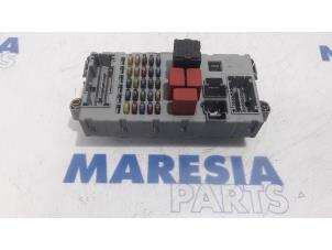 Używane Skrzynka bezpieczników Fiat Idea (350AX) 1.4 16V Cena € 40,00 Procedura marży oferowane przez Maresia Parts
