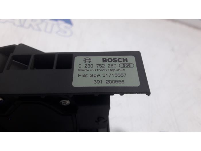 Gaspedalposition Sensor van een Fiat Idea (350AX) 1.4 16V 2004