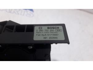 Gaspedalposition Sensor van een Fiat Idea (350AX) 1.4 16V 2004