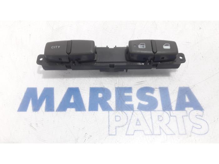 Usados Interruptor Fiat Idea (350AX) 1.4 16V Precio € 25,00 Norma de margen ofrecido por Maresia Parts