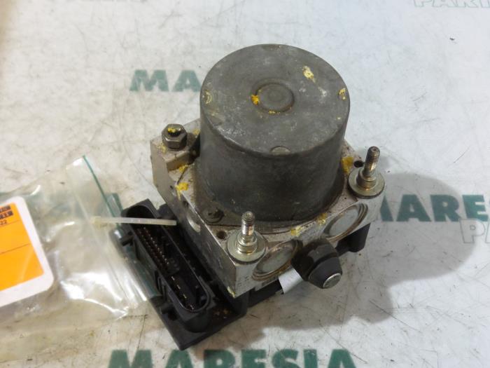 Usagé Pompe ABS Fiat Stilo (192A/B) 1.9 JTD 16V 136 Multijet Prix € 75,00 Règlement à la marge proposé par Maresia Parts
