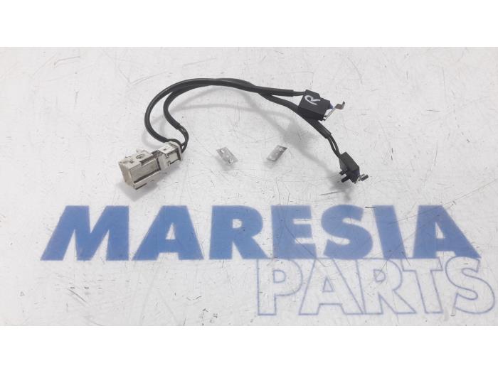 Begagnade Sensor (övriga) Peugeot 307 CC (3B) 2.0 16V Pris € 50,00 Marginaltabell erbjuds av Maresia Parts