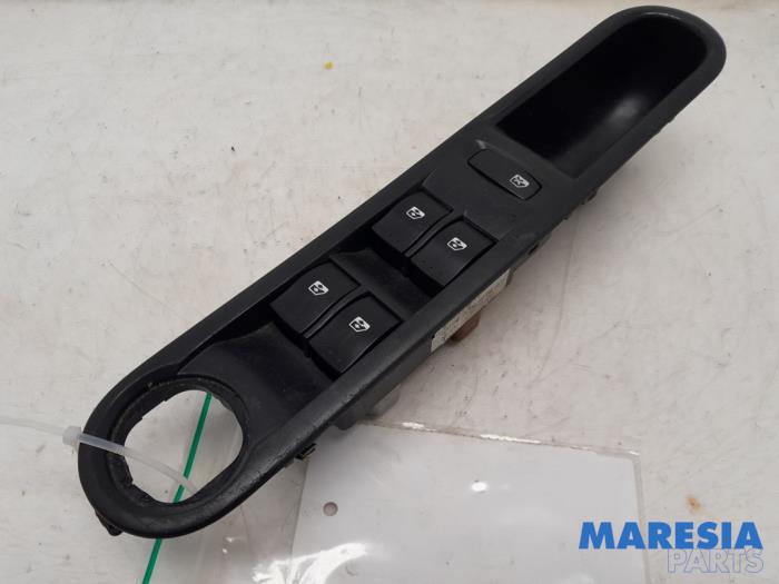 Usados Interruptor combinado de ventanillas Renault Espace (JK) 2.0 16V Turbo Precio € 30,00 Norma de margen ofrecido por Maresia Parts
