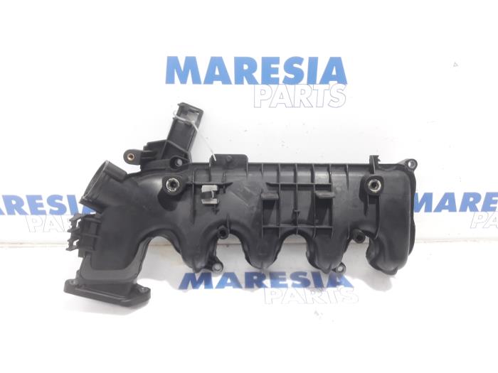 Intake manifold from a Peugeot Partner Tepee (7A/B/C/D/E/F/G/J/P/S) 1.6 HDI 75 16V 2009