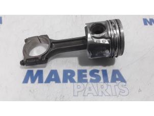 Used Piston Renault Espace (JK) 2.0 dCi 16V 130 FAP Price € 75,00 Margin scheme offered by Maresia Parts
