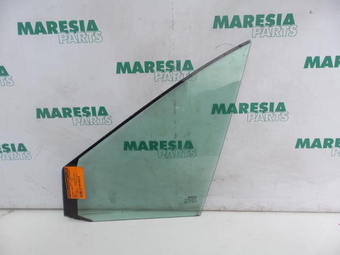 Usados Ventanilla triangular izquierda delante Renault Scénic II (JM) 2.0 16V Precio € 30,00 Norma de margen ofrecido por Maresia Parts