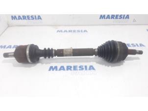 Used Front drive shaft, left Renault Espace (JK) 2.0 16V Turbo Price € 105,00 Margin scheme offered by Maresia Parts