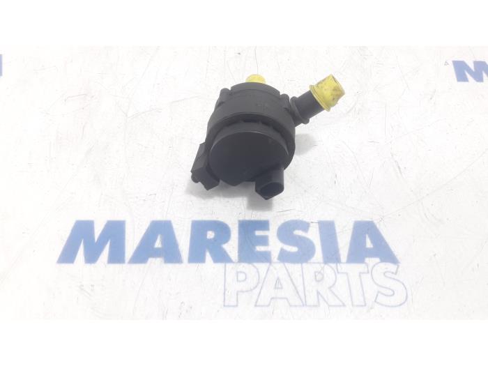 Begagnade Vattenpump Renault Megane III Grandtour (KZ) 2.0 16V TCe 180 Pris € 50,00 Marginaltabell erbjuds av Maresia Parts