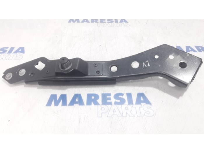 Begagnade Front Renault Megane III Grandtour (KZ) 2.0 16V TCe 180 Pris € 25,00 Marginaltabell erbjuds av Maresia Parts