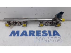 Used Fuel injector nozzle Renault Megane IV Estate (RFBK) 1.2 Energy TCE 130 Price € 105,00 Margin scheme offered by Maresia Parts