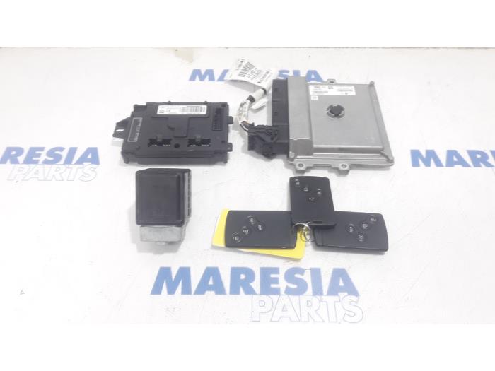 Used Engine management computer Renault Clio IV Estate/Grandtour (7R) 0.9 Energy TCE 12V Price € 367,50 Margin scheme offered by Maresia Parts