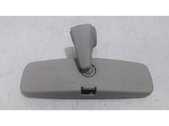 Rear view mirror from a Renault Clio IV Estate/Grandtour (7R) 0.9 Energy TCE 12V 2013