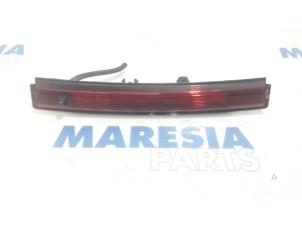 Used Third brake light Renault Clio IV Estate/Grandtour (7R) 0.9 Energy TCE 12V Price € 20,00 Margin scheme offered by Maresia Parts