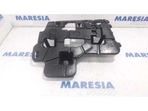 Used Rear bumper frame Renault Megane IV Estate (RFBK) 1.2 Energy TCE 130 Price € 35,00 Margin scheme offered by Maresia Parts