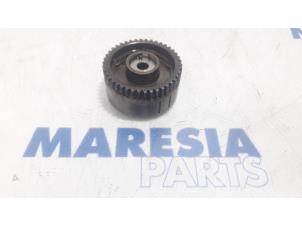 Used Camshaft sprocket Renault Kangoo/Grand Kangoo (KW) 1.2 16V TCE Price € 48,40 Inclusive VAT offered by Maresia Parts