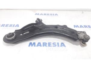 Used Front lower wishbone, left Renault Kangoo/Grand Kangoo (KW) 1.2 16V TCE Price € 75,00 Margin scheme offered by Maresia Parts