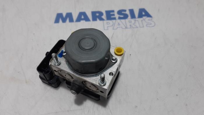 Usagé Bloc ABS Renault Kangoo/Grand Kangoo (KW) 1.2 16V TCE Prix € 151,19 Prix TTC proposé par Maresia Parts