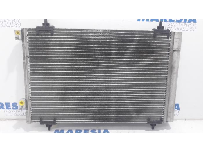 Air conditioning condenser from a Peugeot 5008 I (0A/0E) 1.6 VTI 16V 2013