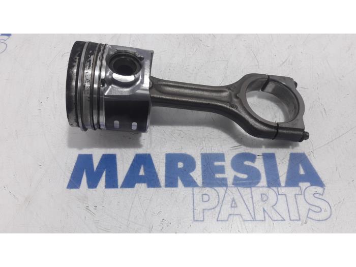 Usagé Piston Citroen Berlingo 1.6 Hdi 75 Prix € 78,65 Prix TTC proposé par Maresia Parts
