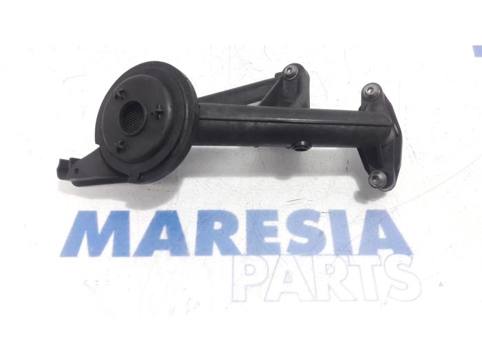 Używane Pompa oleju Citroen Berlingo 1.6 Hdi 75 Cena € 24,20 Z VAT oferowane przez Maresia Parts