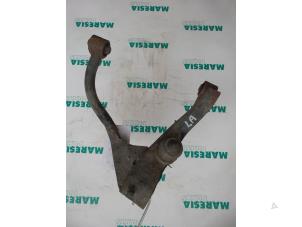 Used Rear wishbone, left Peugeot 607 (9D/U) 2.2 16V Price € 45,00 Margin scheme offered by Maresia Parts