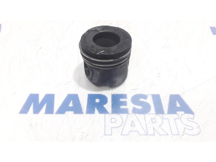Usagé Piston Fiat Punto III (199) 1.3 JTD Multijet 80 16V Prix € 25,00 Règlement à la marge proposé par Maresia Parts