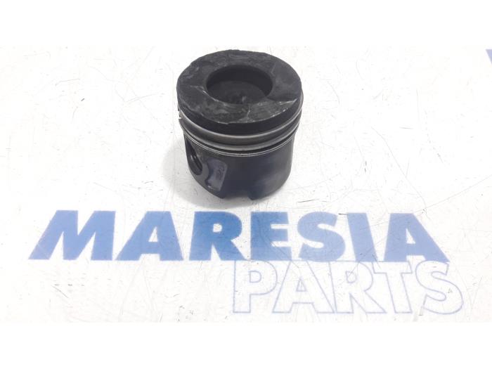 Usagé Piston Fiat Punto III (199) 1.3 JTD Multijet 80 16V Prix € 25,00 Règlement à la marge proposé par Maresia Parts