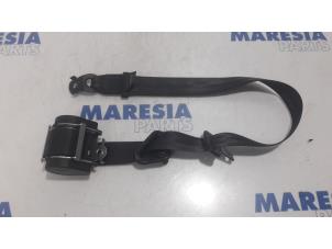 Gebrauchte Sicherheitsgurt rechts vorne Renault Master IV (FV) 2.3 dCi 110 16V FWD Preis € 90,75 Mit Mehrwertsteuer angeboten von Maresia Parts