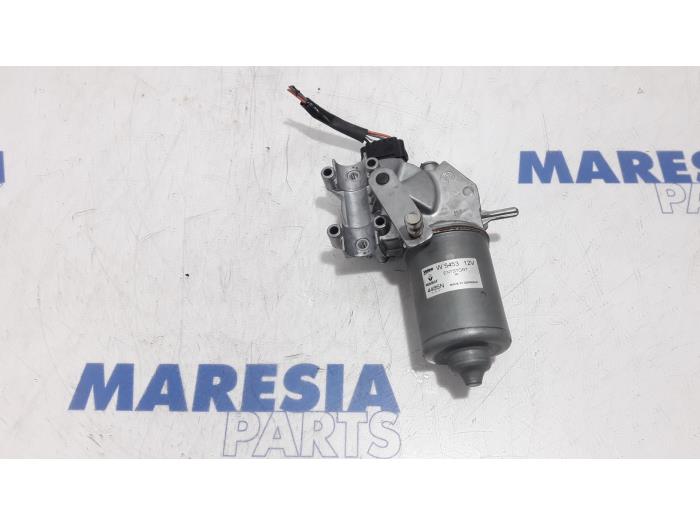Front wiper motor from a Renault Master IV (FV) 2.3 dCi 110 16V FWD 2017