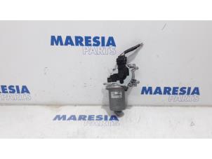 Used Front wiper motor Renault Master IV (FV) 2.3 dCi 110 16V FWD Price € 127,05 Inclusive VAT offered by Maresia Parts