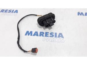 Used Switch Renault Master IV (FV) 2.3 dCi 110 16V FWD Price € 60,50 Inclusive VAT offered by Maresia Parts